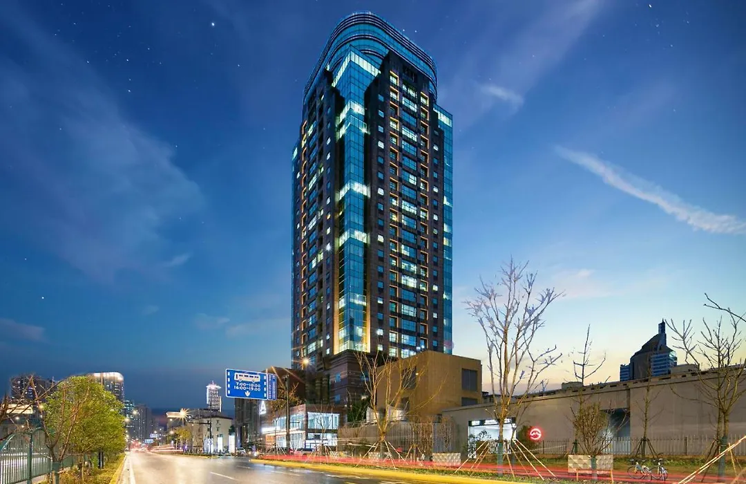 Atour Lujiazui Pudong Avenue Hotel 4*
